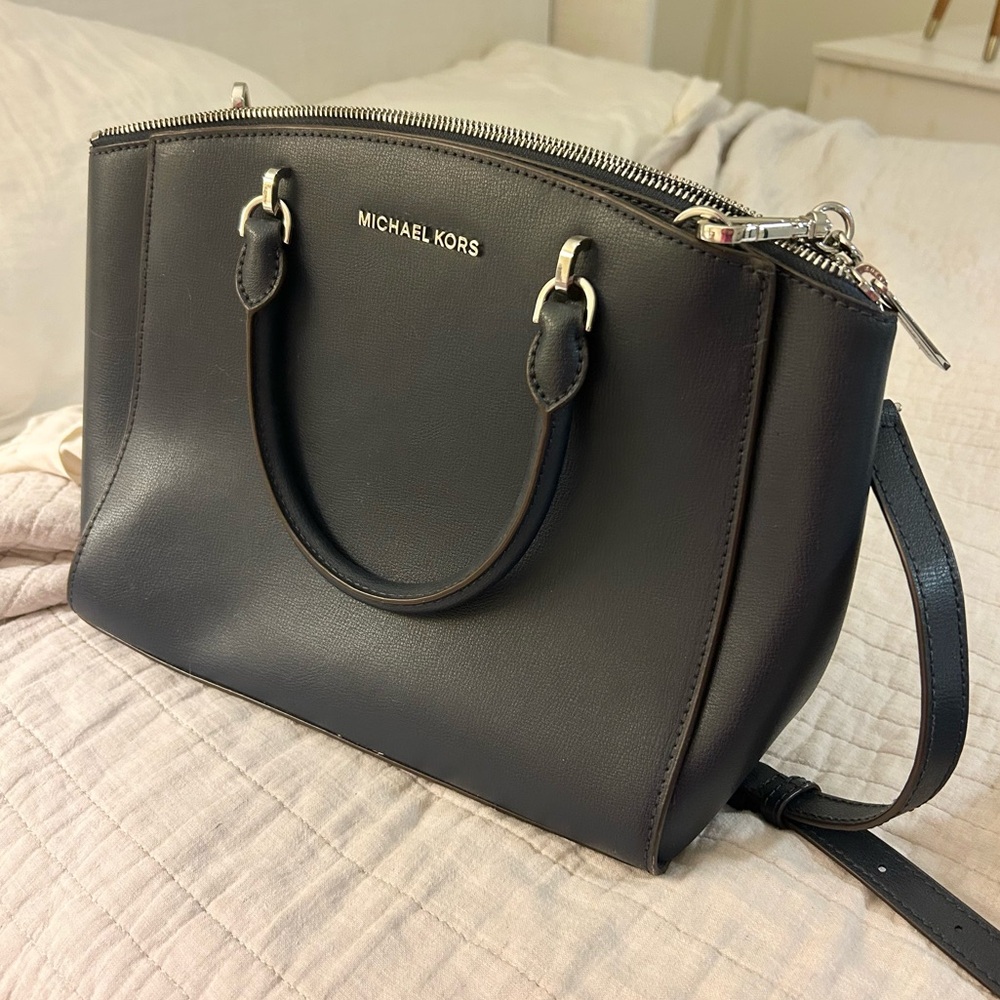 Micheal Kors Navy Purse